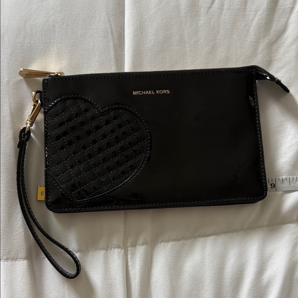 Michael Kors Black Patent Leather Heart Wristlet Clutch Gold Hardware Bag